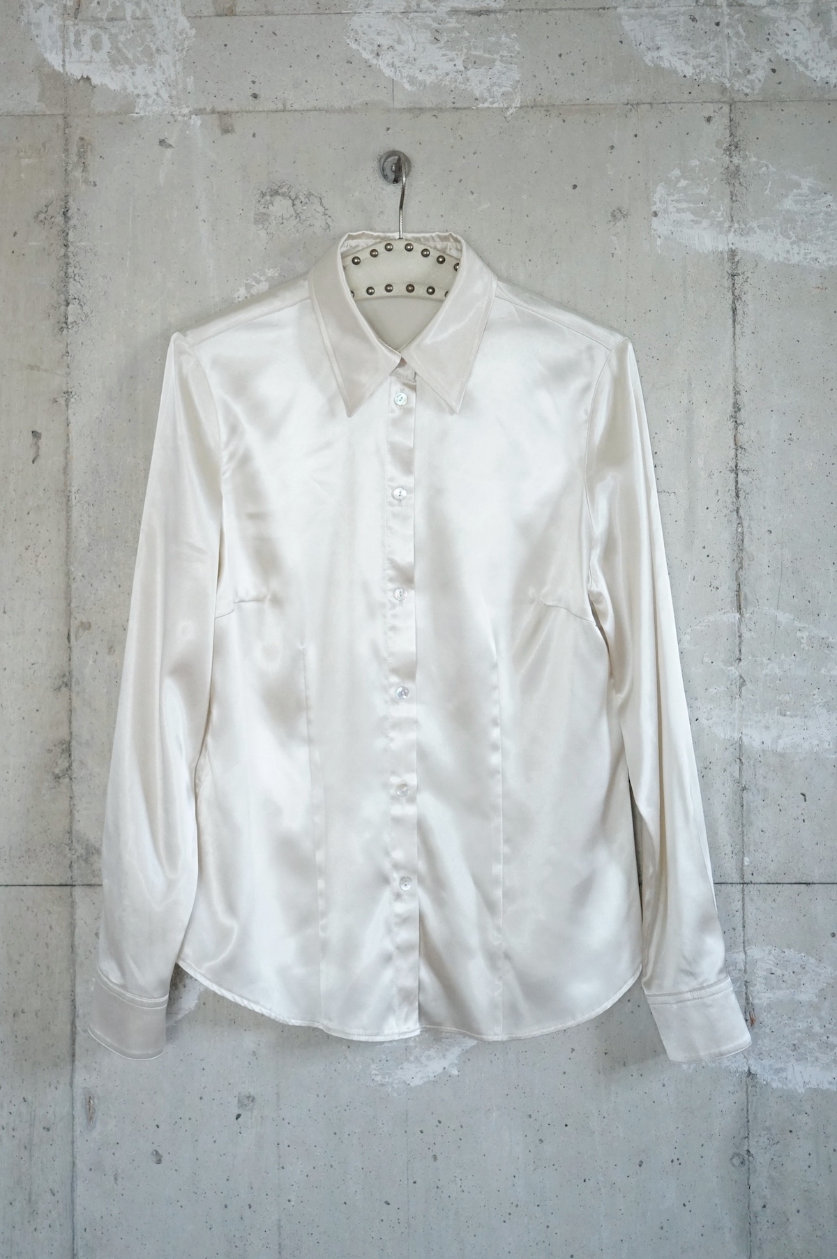 Stretch satin blouse／White