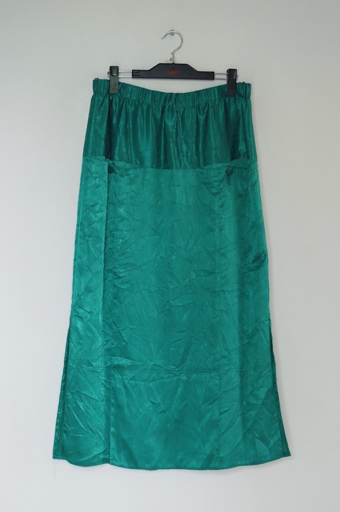 Satin long skirt / GREEN